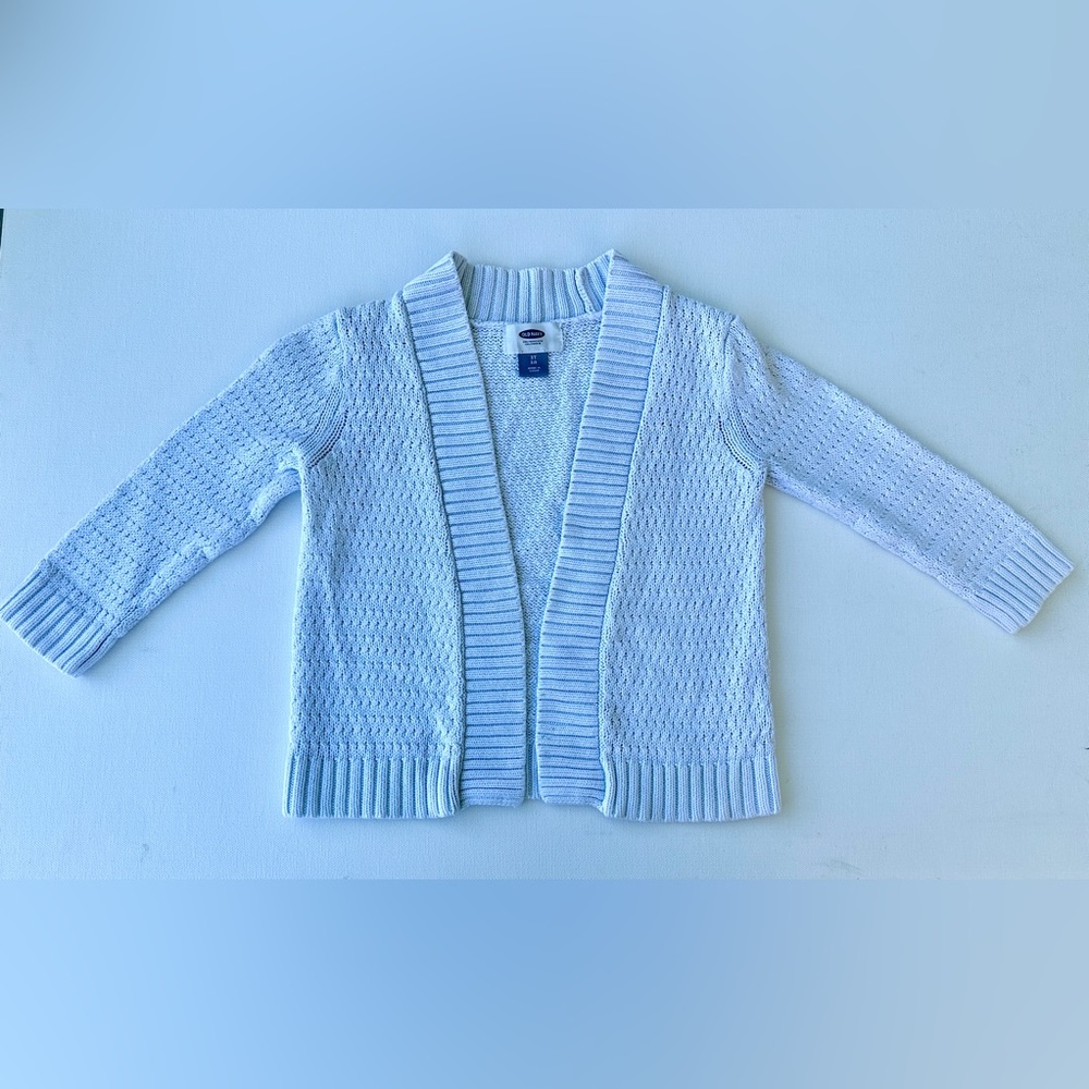 Old Navy girl’s White Textured Knit Sweater.  Size 3T.
